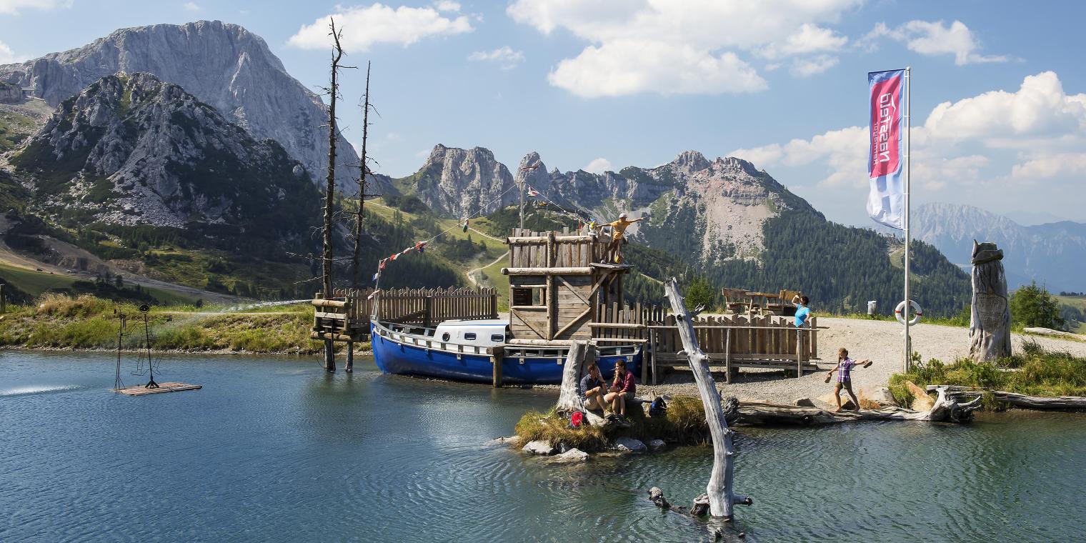Spiel-Spaß am Aqua Trail am Nassfeld der bis zum Rosskofel-Speichersee führt