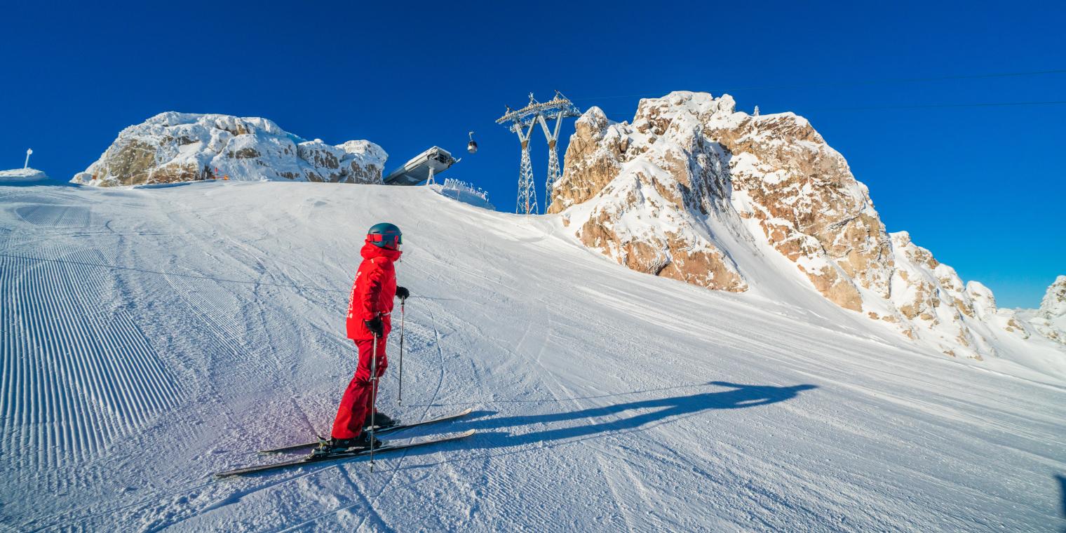 Skifahren am sonnigen Nassfeld in Kärnten in der Nähe des Almhotel Kärnten