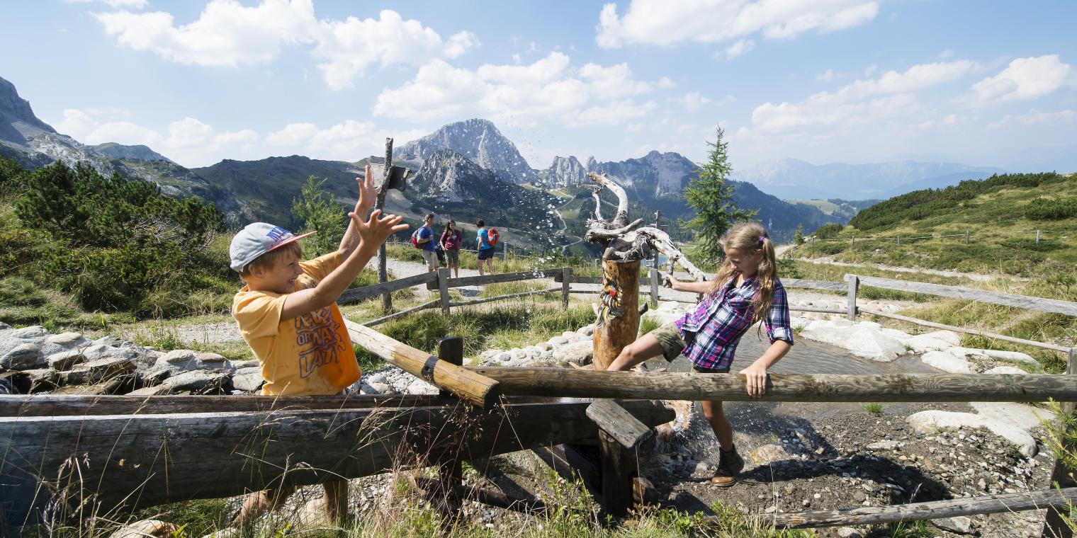 Wasserspielspaß am Aqua Trail am Nassfeld nahe dem Almhotel Kärnten
