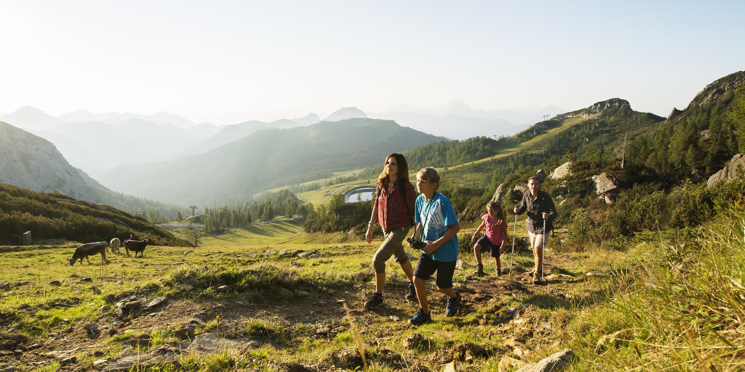 Familienwanderung am Gartnerkofel am Nassfeld in der N&auml;he des Almhotel K&auml;rnten