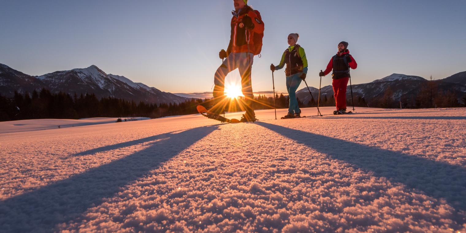 Schneeschuhwanderung am Nassfeld in Sonnen-Idylle in der Nähe des Almhotel Kärnten