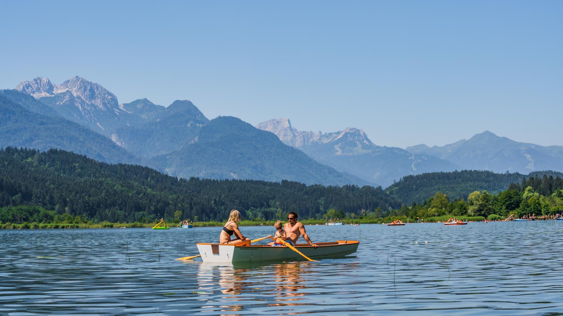 Ruderboot am Pressegger See in der Region Nassfeld in Kärnten in der Nähe des Almhotel Kärnten