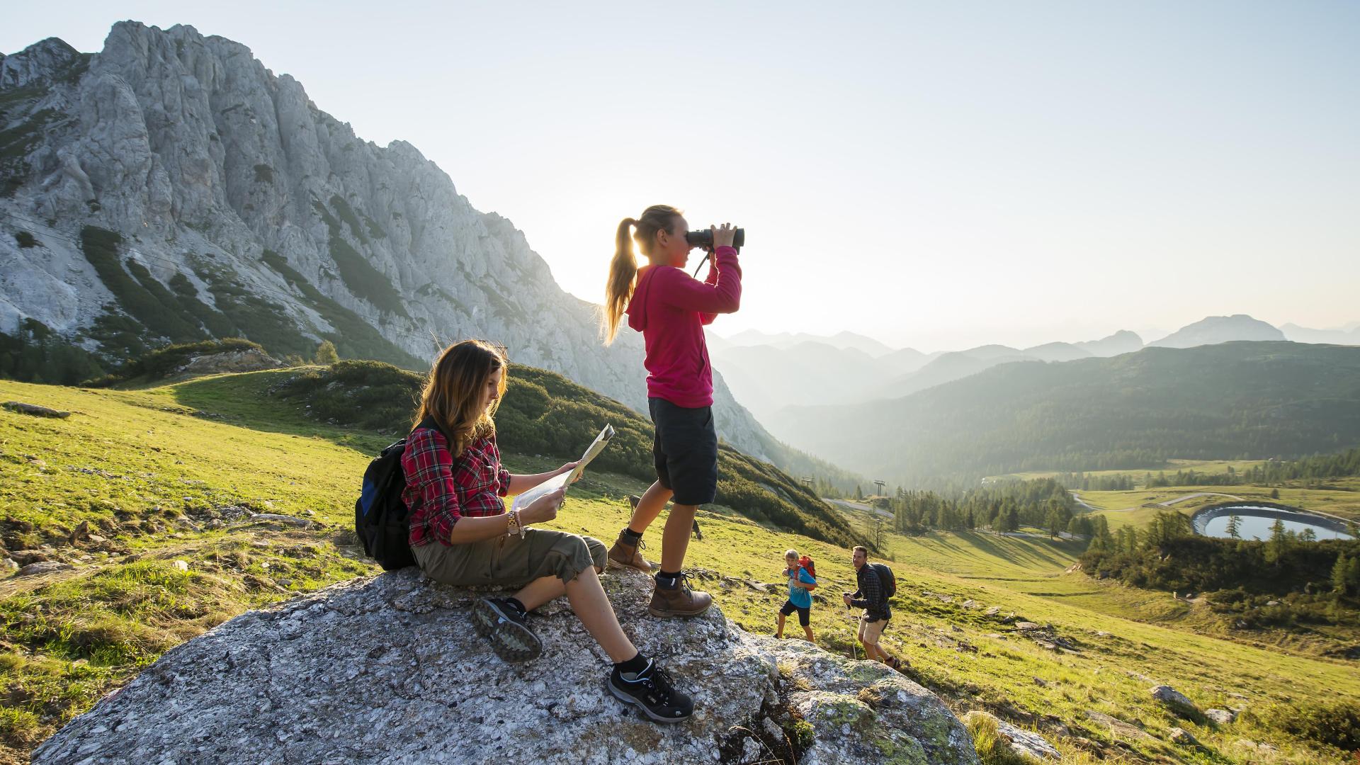 Familienwanderung am Gartnerkofel am Nassfeld in der Nähe des Almhotel Kärnten
