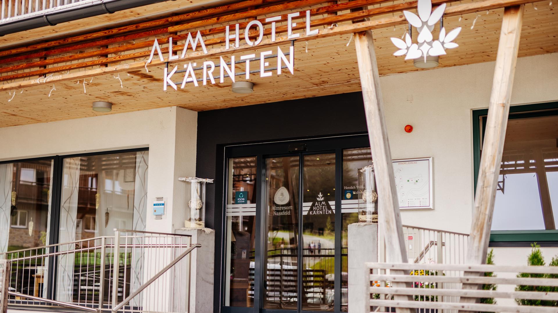 Eingangsbereich des Almhotels Kärnten am Nassfeld