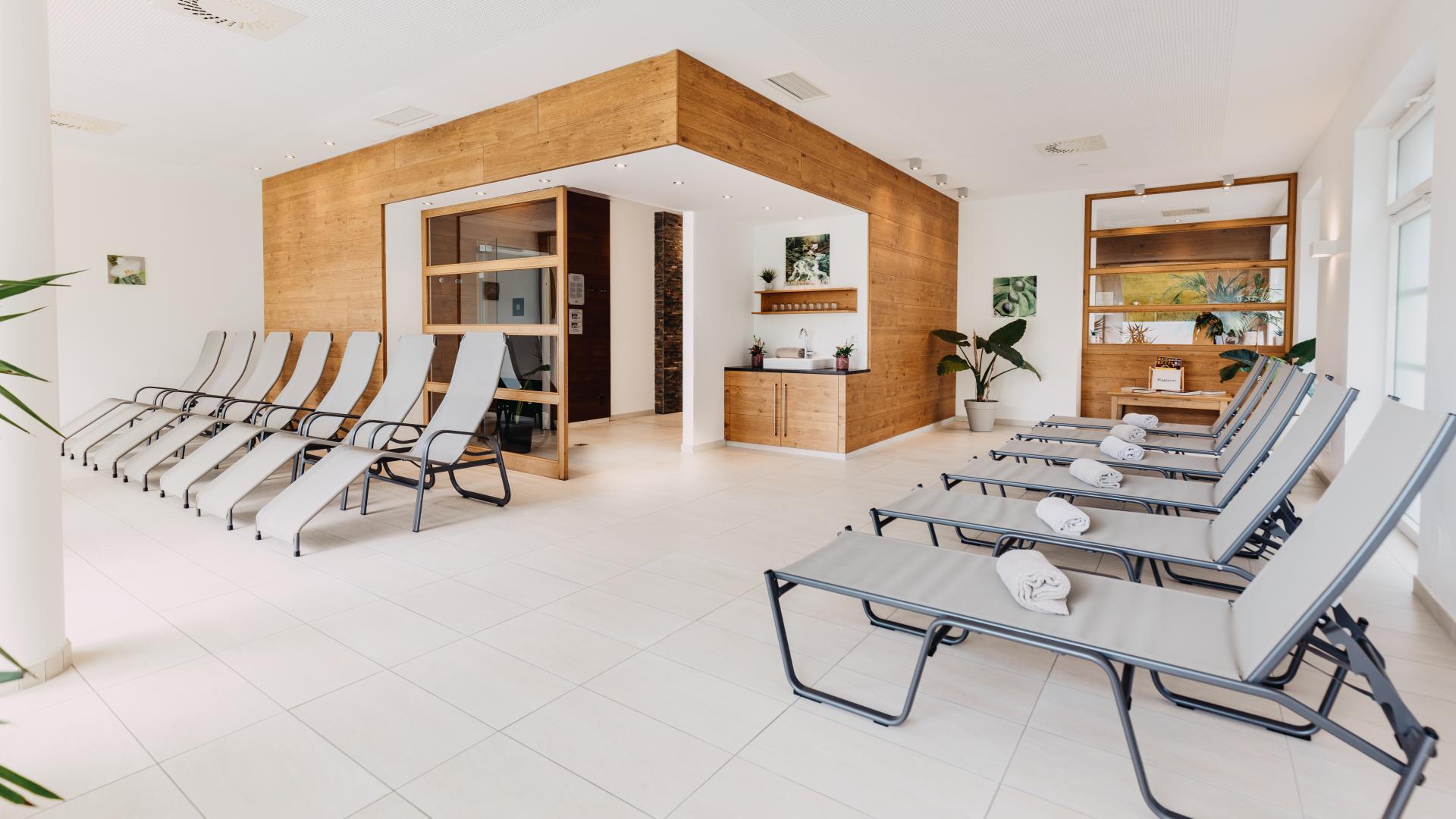 Ruheraum in der Saunawelt des Almhotel Kärnten am Nassfeld