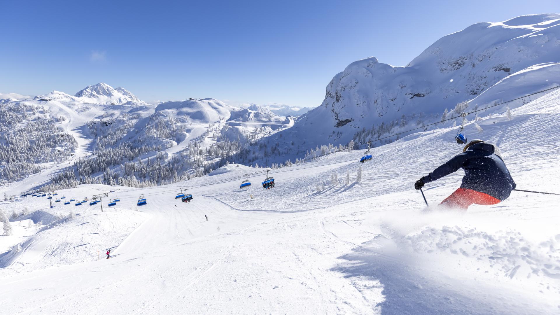 Skifahren am verschneiten Nassfeld bei der Rudnigsattelbahn