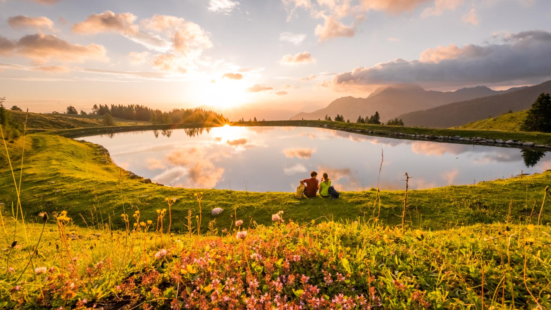 Romantischer Sonnen- und Wanderidylle am Bergsee nahe des Almhotel Kärnten am Nassfeld