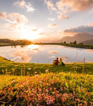 Romantischer Sonnen- und Wanderidylle am Bergsee nahe des Almhotel Kärnten am Nassfeld
