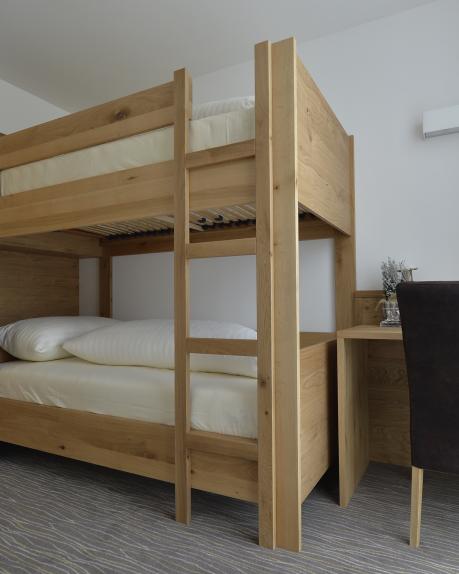 Familienzimmer "Comfort" mit Stockbett im Almhotel Kärnten am Nassfeld