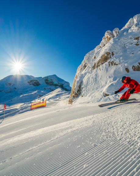 Skifahren auf frisch präparierter Piste am Nassfeld nahe dem Almhotel Kärnten