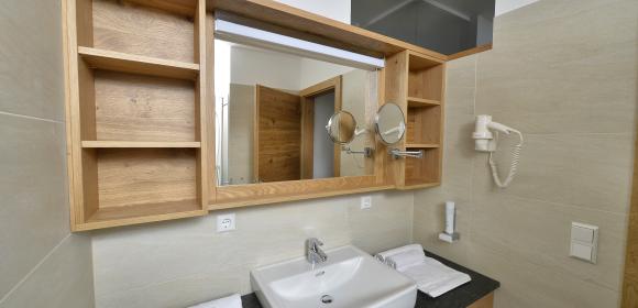 Moderne Badezimmer in den Hotelzimmern im Almhotel K&auml;rnten am Nassfeld