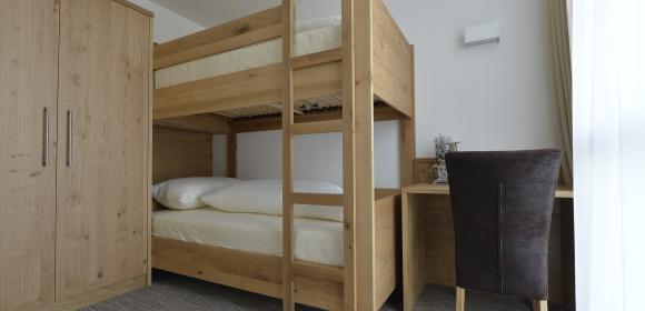 Familienzimmer "Comfort" mit Stockbett im Almhotel K&auml;rnten am Nassfeld
