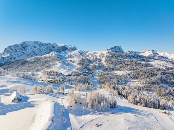 Verschneite Winterlandschaft am Nassfeld in den Karnischen Alpen in Kärnten