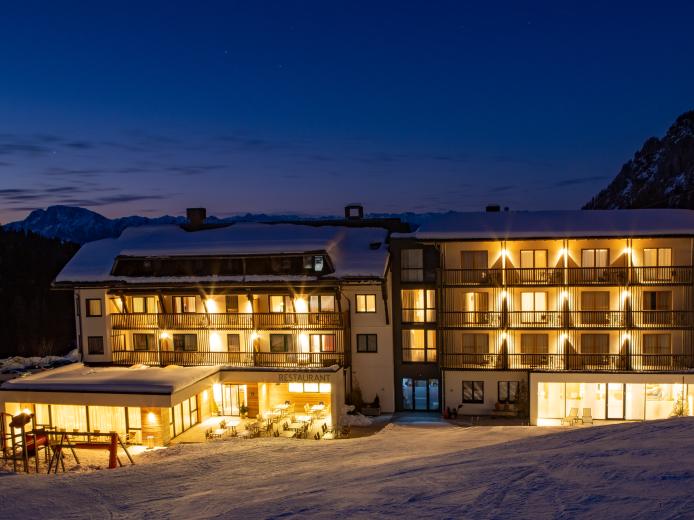 Das Almhotel Kärnten - Idyllische Winter-Abendstimmung
