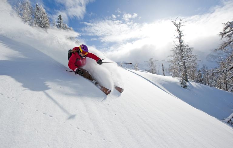 Freeriden am Nassfeld - Actionreicher Skispaß im Tiefschnee in den Bergen in der Nähe des Almhotel Kärnten