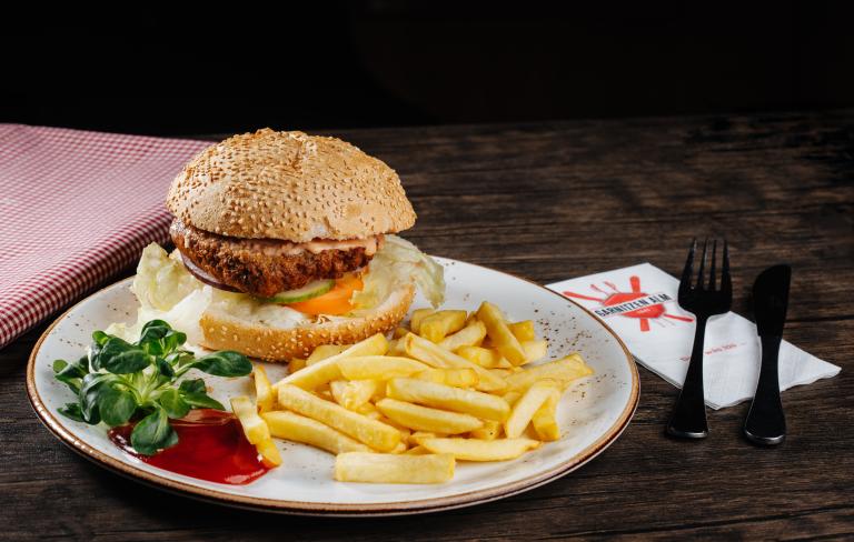 Burger-Genuss in der Garnitzenalm am Nassfeld, in der Nähe des Almhotel Kärnten