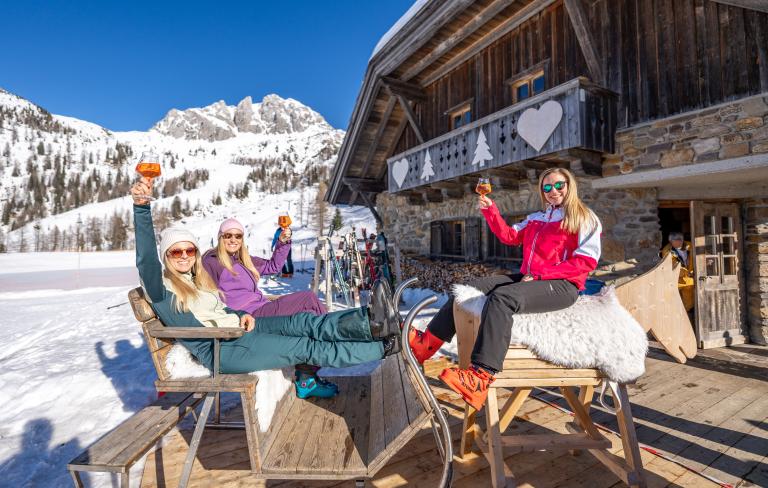 Winterliche Auszeit auf der Sonnenterrasse der Watschiger Alm nahe des Almhotel Kärnten