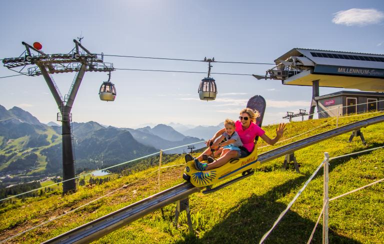 Sommerrodelbahn Pendolino am Nassfeld in Kärnten, in der Nähe des Almhotel Kärnten