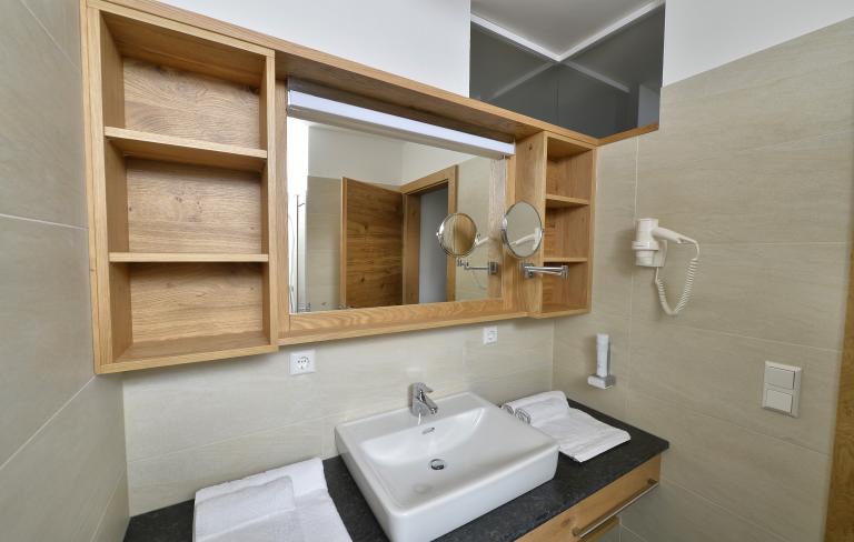 Moderne Badezimmer in den Hotelzimmern im Almhotel Kärnten am Nassfeld