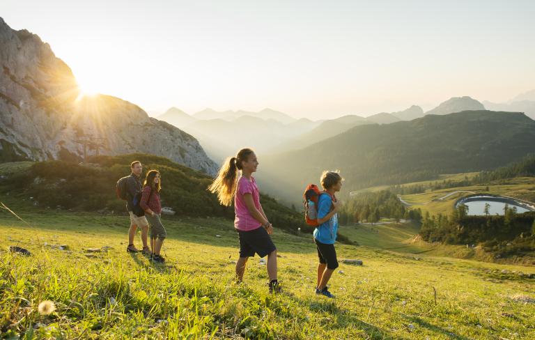 Familienwanderung am Gartnerkofel am Nassfeld in der Nähe des Almhotel Kärnten