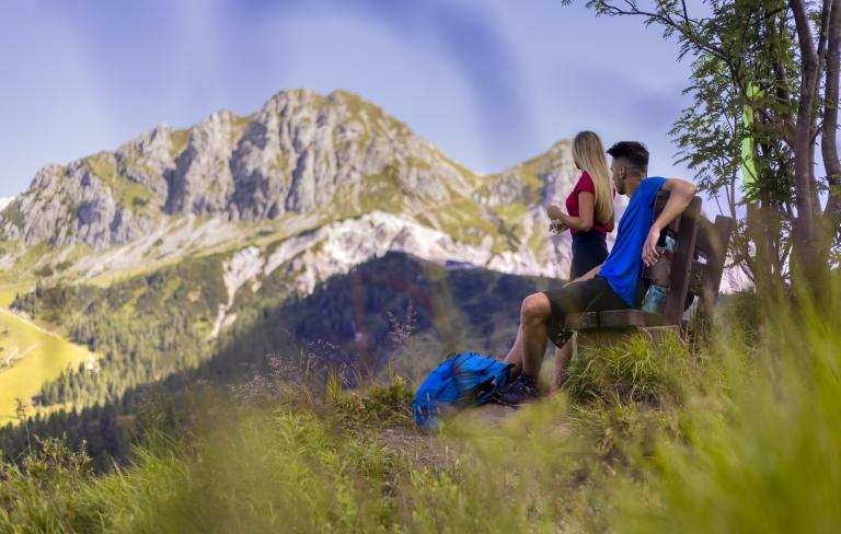 Alpine Rast am Nassfeld mit Blick auf den Gartnerkofel in der Nähe des Almhotel Kärnten